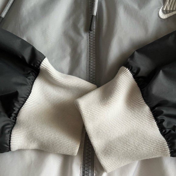 Nike jacket for women’s - Picture 5 of 7